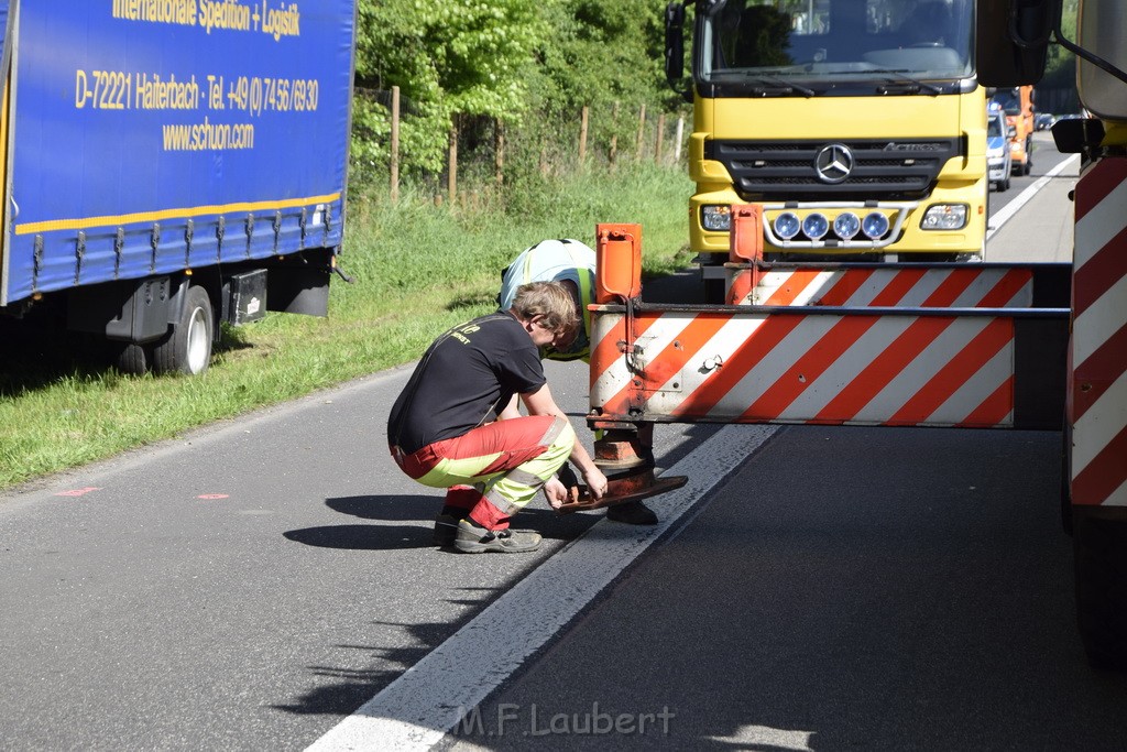 LKW in Boeschung A 3 Rich Frankfurt Hoehe Roesrath Lohmar P025.JPG - Miklos Laubert